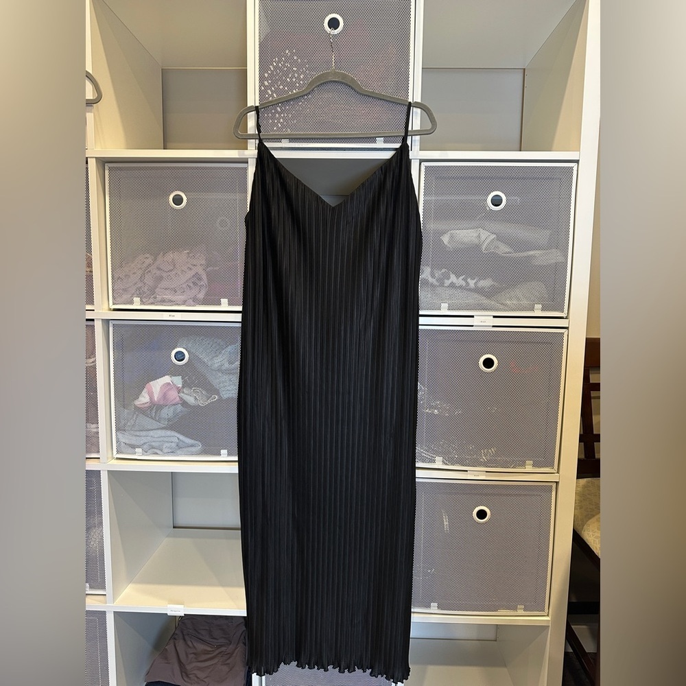 REVOLVE ASTR the label Black Pleated dress| size M